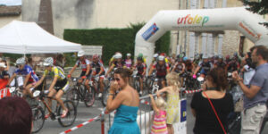 UNE COURSE DE VTT SPECTACULAIRE