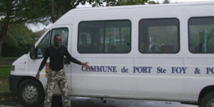 Car Scolaire : Départ pour le  Burkina-Faso